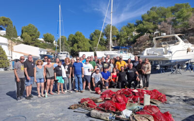 El Club Náutico celebra una jornada de limpieza submarina con 45 buzos voluntarios